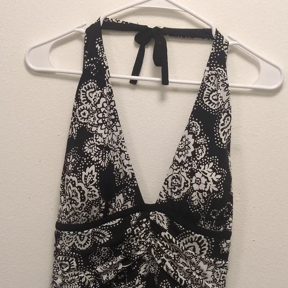 Stunning Halter Dress with Floral Design - Picture 4 of 13